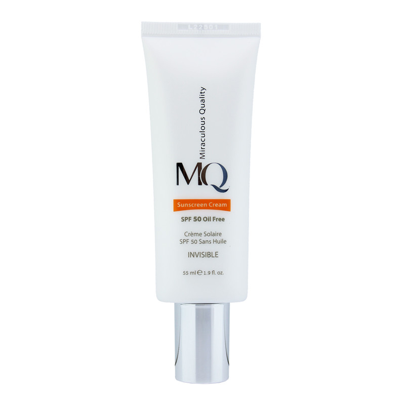 کرم ضد آفتاب بی رنگ ام کیو SPF50 مدل INVISIBLE OIL FREE مناسب پوست های چرب حجم 55 میلی لیتر