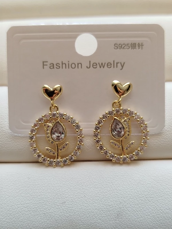 گوشواره نگین دار طرح لاله کد 52